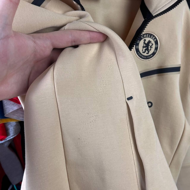 Puede incluir: Un letrero de madera r&uacute;stica con el texto "Welcome to our home" en letras blancas. El letrero presenta un acabado envejecido y un dise&ntilde;o sencillo y acogedor.