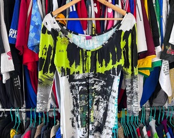Blusa de malla con mangas 3/4 y estampado floral vanguardista de Save The Queen, talla XL