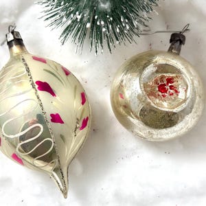 Set 2 Silber und Rosa Merkur Glas Ornament Dekoration Mid Century Modern Weihnachten glänzend Brite?