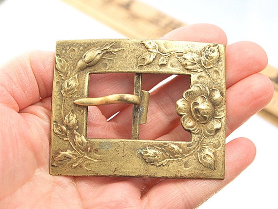 Art Nouveau Vintage Buckle Brass Gold Tone Floral… - image 4