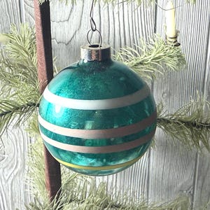 Signierte Shiny Brite Teal Pink Stripped Quecksilberglas Ornament Dekoration Mid Century Modern Weihnachten
