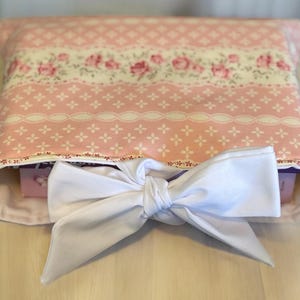 Pink Bow Book Sleeve, Bow Bible Sleeve, Quilted Bow book sleeve, Handmade gift, Gifts for book lovers, Soft book cover, Gifts for her