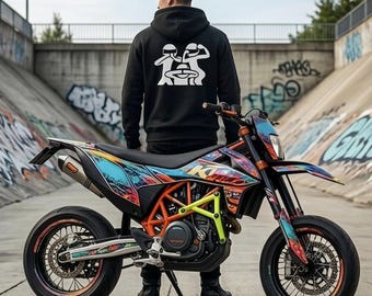 Sudadera con capucha para motociclista con estampado en la espalda – Sudadera motera “Tres cascos” – Regalo para motociclistas – Supermoto y motos de calle