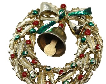 Vintage Christmas Holiday Wreath Pin w Swinging Bell 1 3/4" Across - Hey Viv