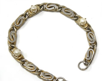 Vintage Gold Tone Metal Loop Bracelet w Prong Set Faux Pearls - 7" - Hey Viv