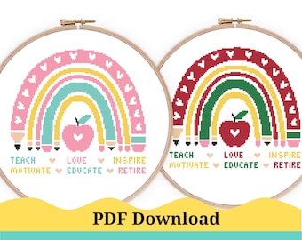 Op de afbeelding: Twee borduurpatronen met regenboogbogen met potloden en een appel in het midden. De tekst onder de bogen luidt "Leren, Motiveren, Liefde, Opleiden, Inspireren, Pensioen".