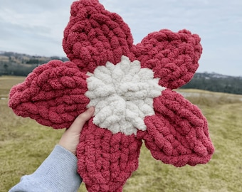 Handgestricktes Blumen-Kissen: Skurriles Dekokissen