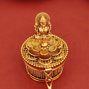 Lakshmi Goddess Gold Sindoor Box – Brass Kumkum Holder for Pooja | Lakshmi Kumkum Dabbi for Wedding Return Gifts & Diwali Favors