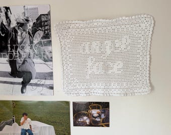 Tapisserie au crochet avec filet de visage d'ange