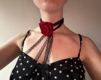 Collier ras de cou rose « rouge à lèvres et dentelle »