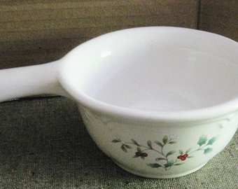 Pfaltzgraff Winterberry Snack or Soup Bowl with Handle - Christmas Berry Theme - Perfect Condition