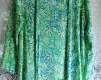Women's Red's Threads Bathing Suit Cover-up - Size XL - Long Sleeve - Floral Batik Design in Shades of Green - Perfect Condition