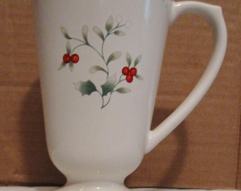 Pfaltzgraff Winterberry Coffee or Tea Mug - 12 oz. Mug - Christmas Berry Theme - Perfect Condition