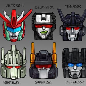 Puede incluir: Ilustración de seis cabezas de robots con diseños y colores distintos. Las cabezas están etiquetadas: Victorion, Devastator, Menasor, Bruticus, Superion y Defensor. El nombre del artista, Howgalling, está escrito a la izquierda y a la derecha.