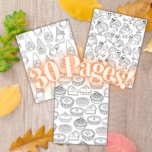 Könnte beinhalten: Drei Malbücher mit Schwarz-Weiß-Illustrationen von Zwergen, Truthähnen und Kuchen. Der Text "30 Pages!" ist über den Seiten angeordnet. Der Hintergrund umfasst Herbstblätter auf einer Holzoberfläche.