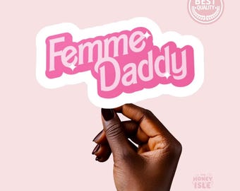 Femme Daddy Barbie Pink Ästhetische Dezente LGBTQIA + Pride Feministische Statement Aufkleber Wasserdicht Hydroflask Geschenk TLW Masc Lesben Valentine