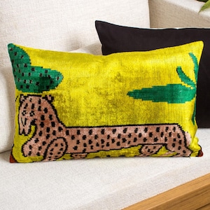 Coussin Ikat jaune - coussin Ikat animal - coussin Ikat tigre - housse de coussin tigre - coussin Ikat nature - coussin fait main en velours