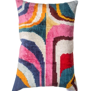 Housse de coussin ikat en velours : coussin décoratif abstrait multicolore