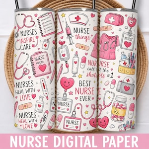 Peut inclure: Trois gobelets isothermes blancs avec des pailles noires, décorés d'illustrations roses et blanches sur le thème des infirmières. Les motifs comprennent des stéthoscopes, des notes médicales, des cœurs et le texte "Nurses Inspire Care" et "Best Nurse Ever".