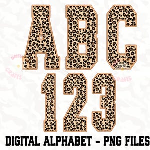 Puede incluir: Alfabeto digital y números con diseño de estampado de leopardo. Se muestran las letras A, B y C, junto con los números 1, 2 y 3. El texto "DIGITAL ALPHABET - PNG FILES" está en la parte inferior.