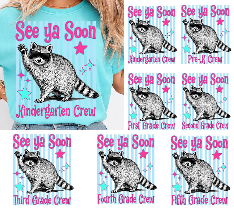 Op de afbeelding: Een lichtblauw T-shirt met de tekst "See ya Soon" en een wasbeer met een zonnebril. Het shirt heeft ook de tekst "Kindergarten Crew" en sterren. Extra ontwerpen voor Pre-K tot en met de vijfde klas worden ook getoond.
