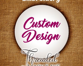 Niestandardowy zakrzywiony napis na dekolcie