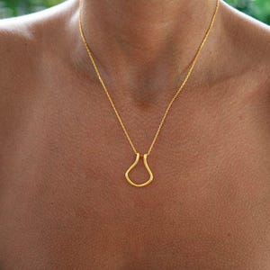 14k Gold Dainty Ring Holder Necklace, Custom Horseshoe Ring Keeper Necklace,Engagement Ring Keeper Pendant, Ring Holder Pendant,Doctors Gift