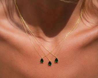 Collar delicado de cuentas de esmeralda, collar de esmeralda genuina, piedra natal de esmeralda en forma de lágrima, collar de moissanita de esmeralda dorada, collar de esmeralda en bruto