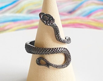 Black Snake Tension Ring for Knitting and Crochet, Adjustable Yarn Tension Ring