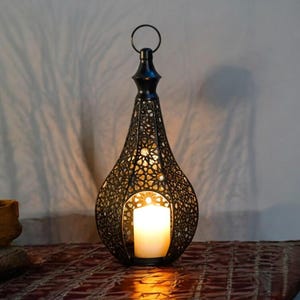 Moroccan Style Metal Lantern Candle Holder – Rustic Farmhouse Decor – Vintage Iron Lantern for Tabletop or Hanging – Boho Home Accent