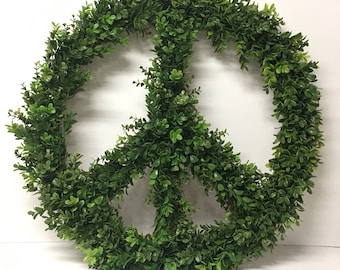 30  Inch Boxwood Peace Sign