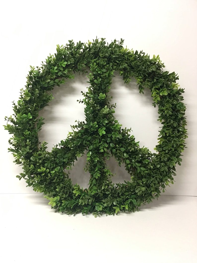 30 Inch Boxwood Peace Sign image 1