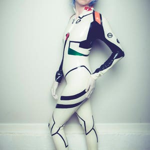 Neon Genesis Evangelion Latex Cosplay Kostüm mit Zubehör, Shinji, Rei oder Asuka Versionen verfügbar Bild 3