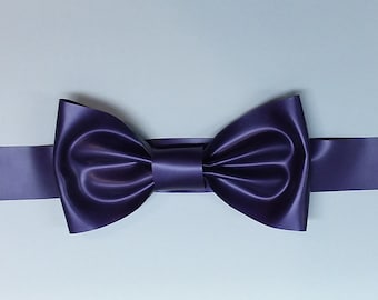 Latex Bow Tie with snap closure.  Made to measure in a variety of colors and sizes!