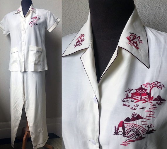 50's Pristine Japanese Silk Embroidered Asian Loun