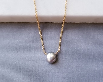 Hellgraue Perlen Solitär Halskette, Zarte Layering Halskette, Einfache Halskette, Perlenschmuck, zierliche Halskette, Minimal Halskette