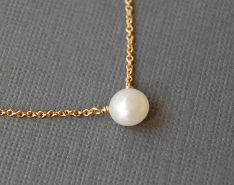 Weiße Perlen Solitär Halskette, Zarte Layering Halskette, schlichte Halskette, Perlenschmuck, zierliche Halskette, Minimal Halskette