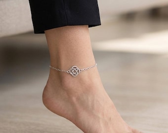 Pulsera/tobillera con nudo de escudo celta. Joyería irlandesa. Diseño del Libro de Kells en plata.