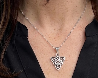 Trinity Celtic Knot Irish Necklace. Jewelry Inspired from the Book of Kells. Silver plated.