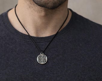 Keltiskt Dara-knut irländskt halsband. Book of Kells-hänge. Symboliska smycken på nylonsnöre.