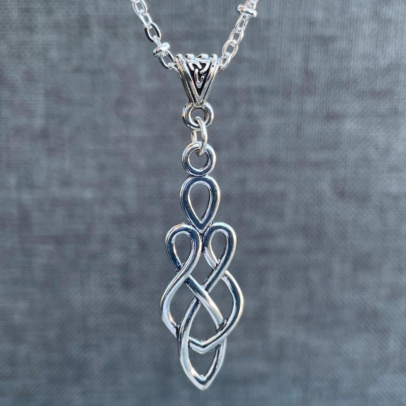 Celtic Motherhood Knot Necklace. Irish Jewelry. image 1