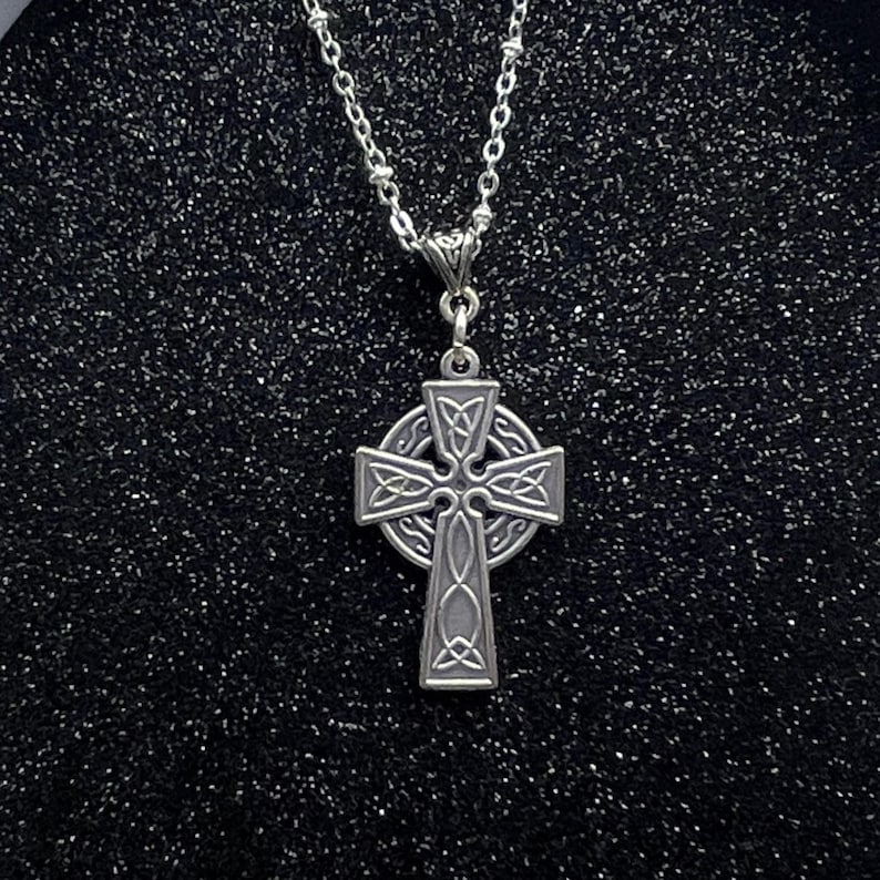 Celtic Cross pendant silver plated on a satellite chain