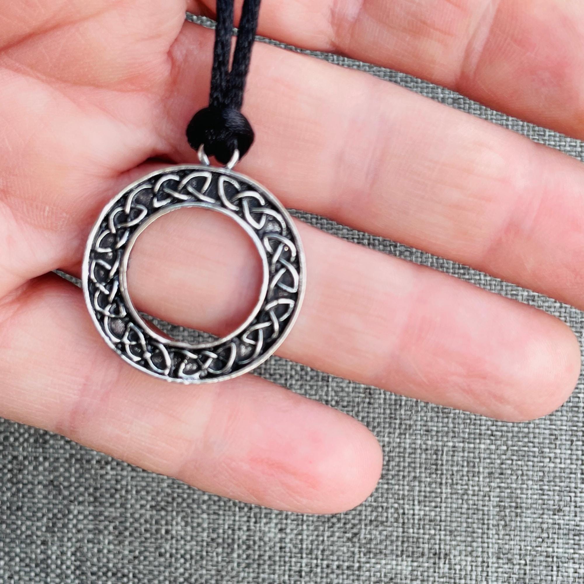 Collana lunga con catenina e ciondolo tondo spirale - Gioielli - Co