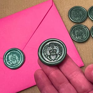 Sellos de lacre Claddagh adhesivos. Sellos autoadhesivos irlandeses para sobres, cartas, invitaciones de boda y álbumes de recortes.