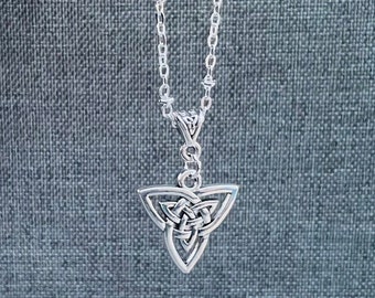 Trinity Knot Irish Necklace. Triquetra Celtic Knot.