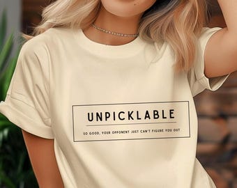 T-shirt unisex divertente da pickleball UNPICKLABLE, regali da pickleball, maglietta casual chic da pickleball, regalo per giocatori di pickleball, maglietta della squadra di pickleball