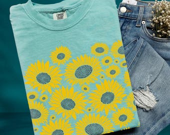 Vintage Sunflower T-shirt -  Comfort Colors, Nature Lover shirt, Gardener Tee, Cottagecore Aesthetic, Gift for Flower Lovers, Flower Shirt