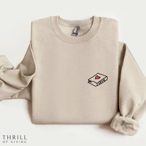 Book Lover Sweatshirt, Unisex Bookworm Outfit, Bookish Clothing, Librarian Gift, Teacher Reading Pullover, casual chic Reading sweater