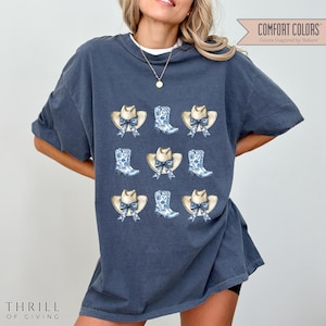 Cowgirl Shirt - Comfort Colors, Cute Daughter Gift, Cowgirl Hat & Boots Shirt Toile de Jouy, Coquette Aesthetic, Western Vibe, Blue bow