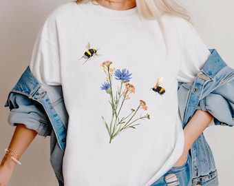 Camiseta com flores prensadas - Flores silvestres e abelhas, camiseta floral botânica Boho Cottagecore, camiseta amante da natureza, camiseta de verão, camiseta de jardineiro